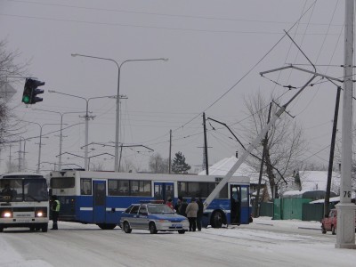 ДТП с участием рейсового автобуса и столба (+Фото)